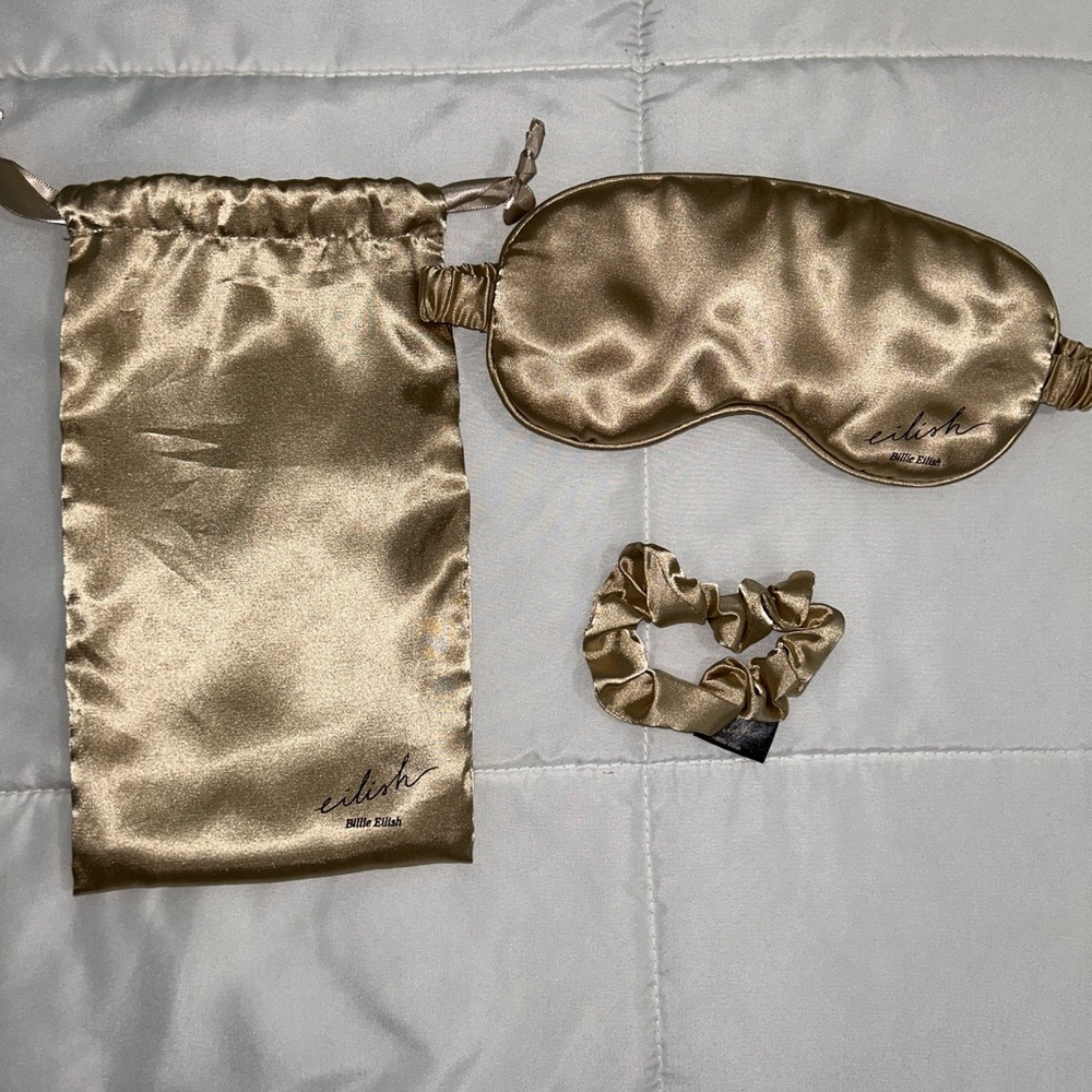 Billie Eilish sleep set